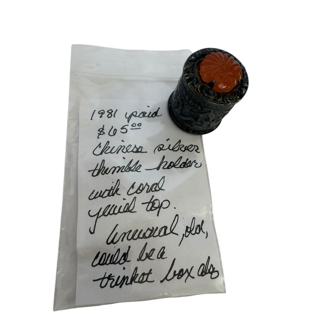 Vintage Chinese Silver Thimble Holder with Carved Carnelian Top‎